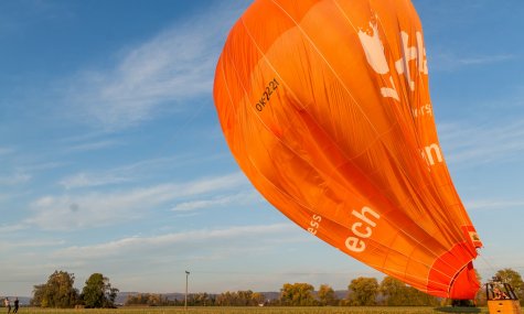 Nejlepším dárkem je zážitek. Jedním z nejlepších zážitků je vyhlídkový let balónem. Klid, pohoda a závan historie.